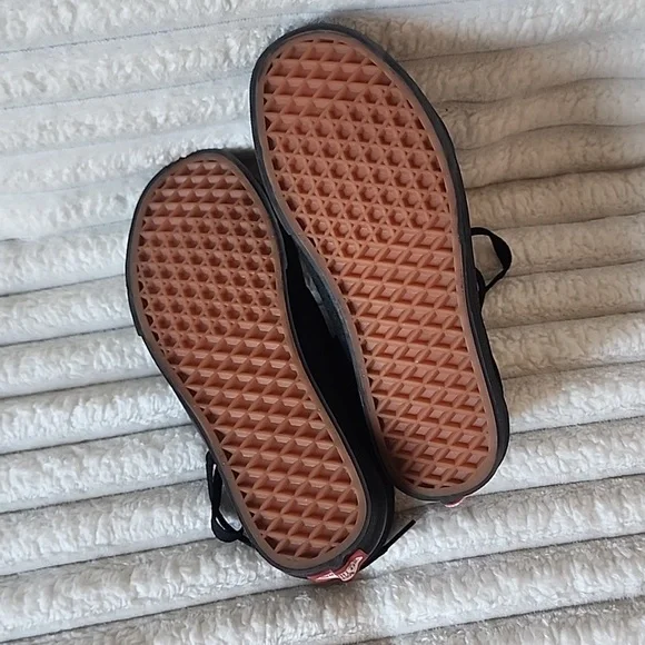 Black Unisex Vans Old Skool Casual Shoes - Picture 3 of 5